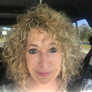 Meet your Posher, Leeanne